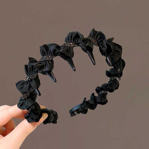 Nuevo estilo de prensado de cabello con dientes, diadema antideslizante, diadema de tela envuelta en negro de lujo para mujer a bajo precio - Product Image 5