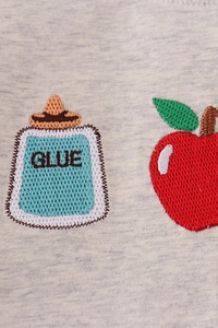 Ensemble de shorts élégants à broderie pomme grise pour garçons coupe confortable et design mignon pour une tenue d'été - Product Image 5