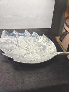 Plat à feuilles en aluminium pour centre de table et décoration intérieure au look premium - Product Image 6