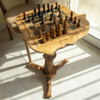 Table d'échecs pliable artisanale en bois d'olivier de luxe ArtisRaw, bords bruts, pièces en bois écologiques, durables et authentiques pour le jeu