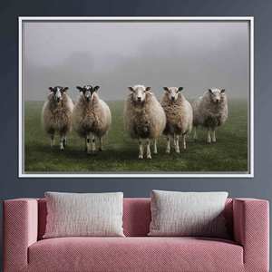 Elegante lienzo con estampado de ovejas, decoración rústica, marco negro, lienzo con marco blanco - Product Image 1