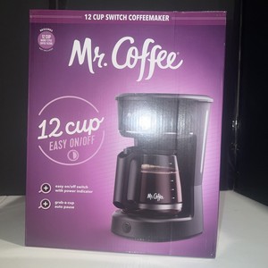 Cafetière électrique à filtre Mr Coffee 12 tasses, design classique en plastique noir, 1200W, fonction maintien au chaud, pour usage domestique et hôtelier - Product Image 1