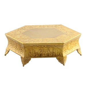 Soporte de pastel de latón dorado antiguo Soporte de pastel de metal con acabado de lujo para bodas y fiestas Directo del fabricante - Product Image 1