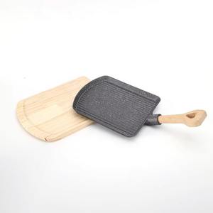 Les plateaux chauffants en bois et en fer rendent la repas plus immersifs et agréables, le fer retient la chaleur plus longtemps que les ustensiles de service standard. - Product Image 2