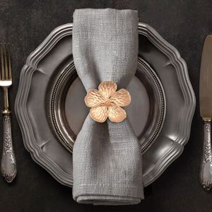 Anneau de serviette en aluminium de style artistique personnalisable, décoration de table expressive pour des environnements de repas créatifs - Product Image 6