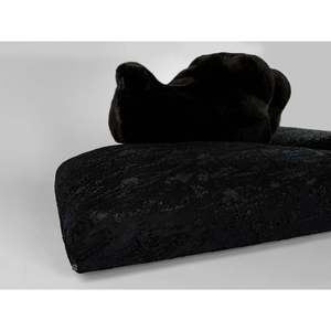 Sofá Chesterfield Negro Minimalista de Una Plaza, Diseño Convertible, Tapicería de Terciopelo y Cuero Genuino para Salas de Estar Contemporáneas - Product Image 4