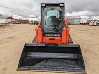 Chargeuse compacte sur chenilles Kubota SSV75 d'occasion disponible pour les acheteurs à la recherche de matériel de construction d'occasion