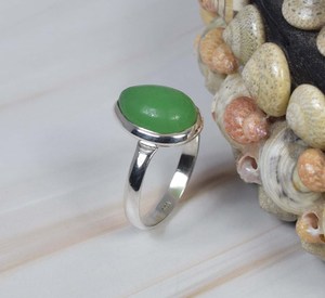 Vente en gros de bijoux de fête en pierre précieuse classique Ensemble de lunette taillée en poire Pierre naturelle Agate verte en jade Bague personnalisée ajustable pour femme - Product Image 1