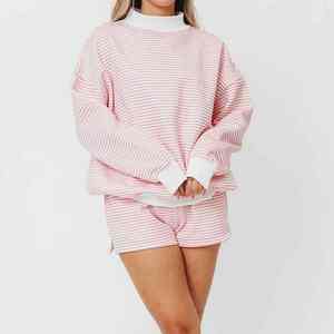 Sweat-shirt à col montant pour femme en molleton français personnalisé avec motif graphique, coupe longue et oversize, style Parke - Product Image 1