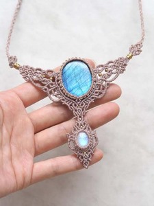 Bracelet unisexe en macramé bohème avec pierres d'améthyste ovales vintage faites à la main par HARI OM CREATIONS, multi-plaqué, cadeau idéal - Product Image 3