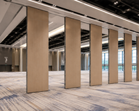 Solución de Interiores Comerciales con Sistema de Pared Acústica Operable para Proyectos de Gestión Flexible de Espacios en Edificios