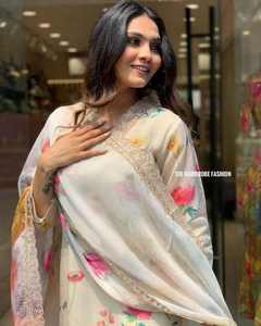 Magnifique ensemble Kurti Pant Dupatta en organza imprimé pour les mariages et les événements spéciaux, provenant d'un exportateur et d'un fabricant - Product Image 6