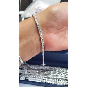 Bracelet tennis en or blanc avec diamants de laboratoire ronds de 4,00 carats - Tendance et inégalé ! - Product Image 3