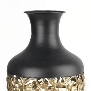 Juego de 3 jarrones de suelo de metal negro con un elegante diseño dorado para decoración del hogar de lujo Centros de mesa y exhibiciones de eventos con estilo - Product Image 2