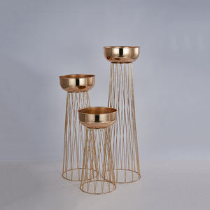 Ensemble de 3 vases à fleurs en métal, idéal pour les espaces professionnels tels que les bureaux, les hôtels et les restaurants grâce à sa durabilité - Product Image 3