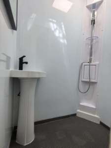 Auto de Lujo Convertible Usado de 4 Asientos y 2 Puertas, Transmisión Automática, Motor Turbo de Gasolina, Modelo 2024, Asientos de Cuero, Techo Panorámico - Product Image 5