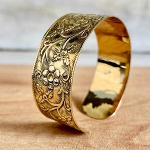 Brazalete y Anillo de Puño de Latón Chapado en Oro, Joyería Hecha a Mano para Mujer, Accesorio de Moda Étnico Moderno para Bodas - Product Image 1