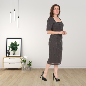 Robe midi élégante à demi-manches avec détails perlés à la main, col carré et transparente pour les événements et les fêtes formels - Product Image 3