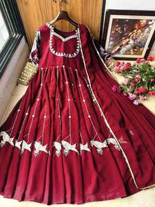 Hermoso Vestido Bordado con Piel Sintética y Dupatta de Secado Rápido y Absorción de Humedad para Ropa de Fiesta India y Pakistaní - Product Image 2