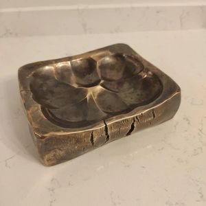 Elegant Tabletop Metal <b>Ashtray</b> With Finish Perfect For Coffee Table Accent And Smoking Accessory Display - Product Image 1