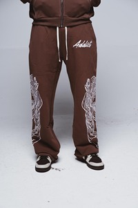 Pantalones Deportivos Holgados de Felpa Francesa Personalizados, con Pedrería, Perlas, Remaches, Estampado DTG, Costuras Invertidas - Product Image 4