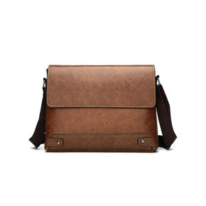 Sac d'ordinateur portable croisé de couleur unie vintage décontracté et tendance pour hommes fabriqué au Pakistan - Product Image 1