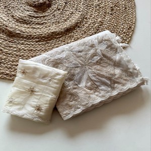 Sari de Tela Cristal VASTRA COTTAGE con Hilo de Viscosa, Bordado Zari Dorado, Trabajo de Corte, Pallu Tatkan, Ropa Étnica de Diseño de Lujo - Product Image 6