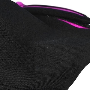 Gants de billard à 3 doigts avec logo personnalisable Gants de billard colorés de haute qualité avec accessoires dans un emballage en boîte personnalisé - Product Image 5