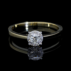 Bague élégante en or 14 carats avec centre en diamant naturel rond brillant et pierres d'appoint Halo serties de griffes pour un style intemporel - Product Image 3