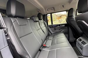 รถยนต์อเนกประสงค์ INEOS AWD ปี 2024 เบาะหนัง ล้อแม็ก R18 ไมล์น้อย เกียร์อัตโนมัติ พวงมาลัยซ้าย สีเข้ม สภาพดี - Product Image 5