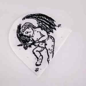 Bonnet élégant en strass avec texture tricotée chaude, accents scintillants et confort doux, parfait pour l'hiver, la mode et le quotidien. - Product Image 5