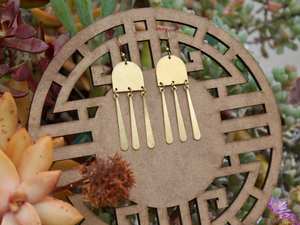 Encantos ligeros de latón crudo-Elegancia diaria en pendientes de latón martillado hechos a mano - Product Image 5