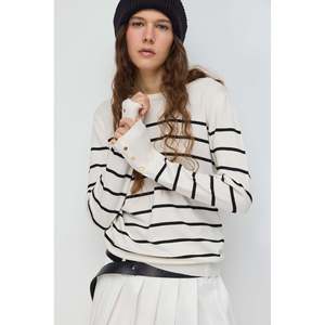 Suéter Casual con Diseño de Bicicleta y Cuello con Detalle de Broches, Estilo Tejido - Product Image 5