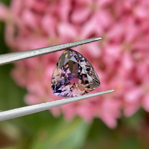 Tanzanita natural sin calentar, hermoso color rosa, zoisita, trillón de forma, 1.70CT, tanzanita rara para hacer joyas, precio bajo, a un precio muy bajo - Product Image 4