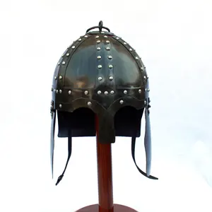 钢制中世纪战争深色金属饰面，内带皮革头部保护垫