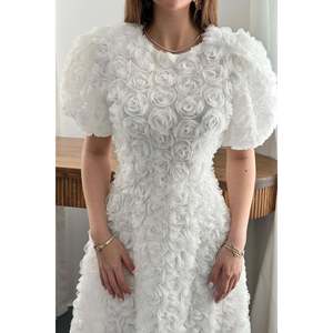 Robe blanche à motif de roses - Blanc - Product Image 4