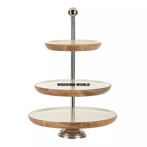 Soporte de pastel de madera de forma redonda de tres neumáticos, artículos para el hogar y el Hotel hechos a mano de calidad Premium, soporte de pastel de madera de diseñador elegante clásico - Product Image 1
