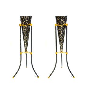 Florero de hierro de tamaño y diseño personalizados con revestimiento de marfil y curvas delicadas diseñadas para temas de decoración rústica y elegante - Product Image 1