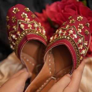 New Pakistani Design Flat Pump <b>Khussa</b> Jutti Women's Casual Indoor <b>Khussa</b> Solid Color with Embroidered and Printed Leather - Product Image 3