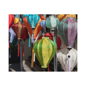 Lanterne en soie à cadre en bambou suspendue à l'extérieur pour la décoration, lanterne en soie à cadre en bambou artisanat vietnamien classique pour les décorations - Product Image 1