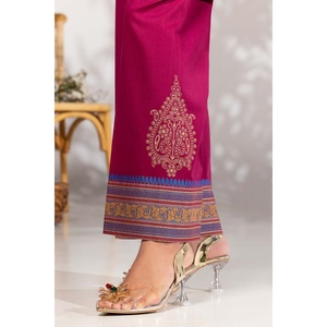 ชุดเซ็ตผ้าซาตินย้อมสีมารูนลายแจ็คการ์ดสำหรับผู้หญิง ตกแต่งด้วยกระดุม - Product Image 6