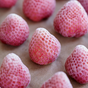 Crumble de Fresa Congelada de Grado Industrial de Vietnam para Procesamiento de Mermelada, Jugos y Helados - Product Image 1