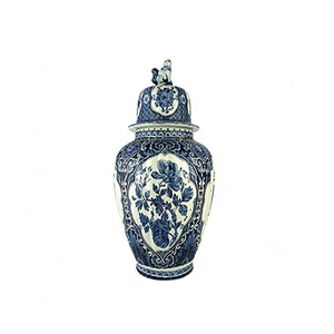 Urne en porcelaine bleue et blanche avec motif floral et décoration de finition animale - Product Image 1