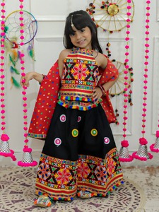 Vêtements élégants pour frères et sœurs de fête pour enfants avec des garçons pakistanais assortis Kurta Girls Lehenga Choli pour les événements de fête - Product Image 2