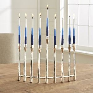 Ménorah Hanoucca moderne et artistique, bleu et blanc, design sculptural pour une décoration de table de fête élégante - Product Image 5
