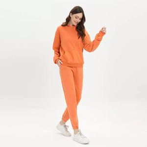 Chándal con capucha y cremallera recortada personalizada para mujer, chándal informal transpirable, conjunto de dos piezas que incluye sudadera, pantalones de chándal - Product Image 1