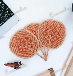 พัดไม้ไผ่พัดสีสดใสสำหรับตกแต่งบ้านงานหัตถกรรม - Product Image 1