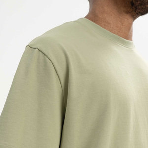 เสื้อยืดชายสะพายไหล่พร้อมโลโก้ออกแบบได้ตามต้องการทำจากวัสดุโพลีเอสเตอร์/ผ้าฝ้าย - Product Image 4