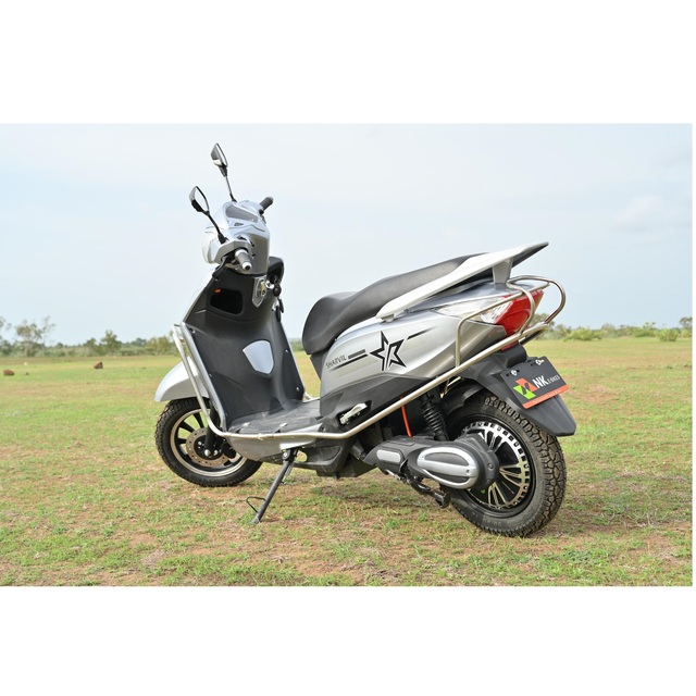 15AH Long Distance Big Battery Electric Scooter for Men's and Women with Custom Service Available from India