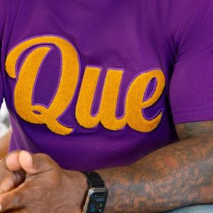 T-Shirt in ciniglia viola manica Que con ricamo Omega stile di vita greco camicia di cotone personalizzata della confraternita all'ingrosso - Product Image 3